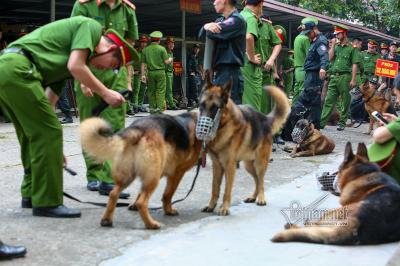 283-cho-nghiep-vu-cua-cscd-tham-gia-thi-tai-o-ha-noi-1.jpg