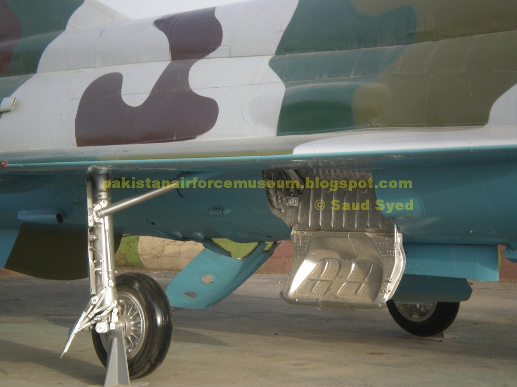 02_MiG-21_Fishbed_PAF_Museum_Karachi.jpg