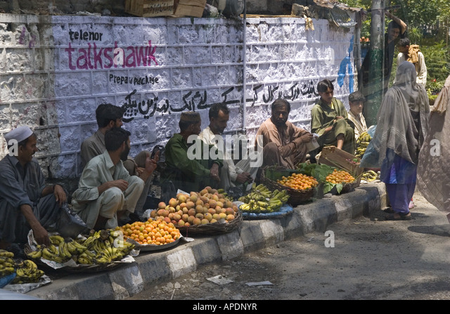 fruit-vendors-on-the-side-of-the-road-in-islamabad-in-pakistan-apdnyr.jpg