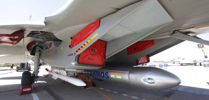 Sukhoi_With_Brahmos.jpg