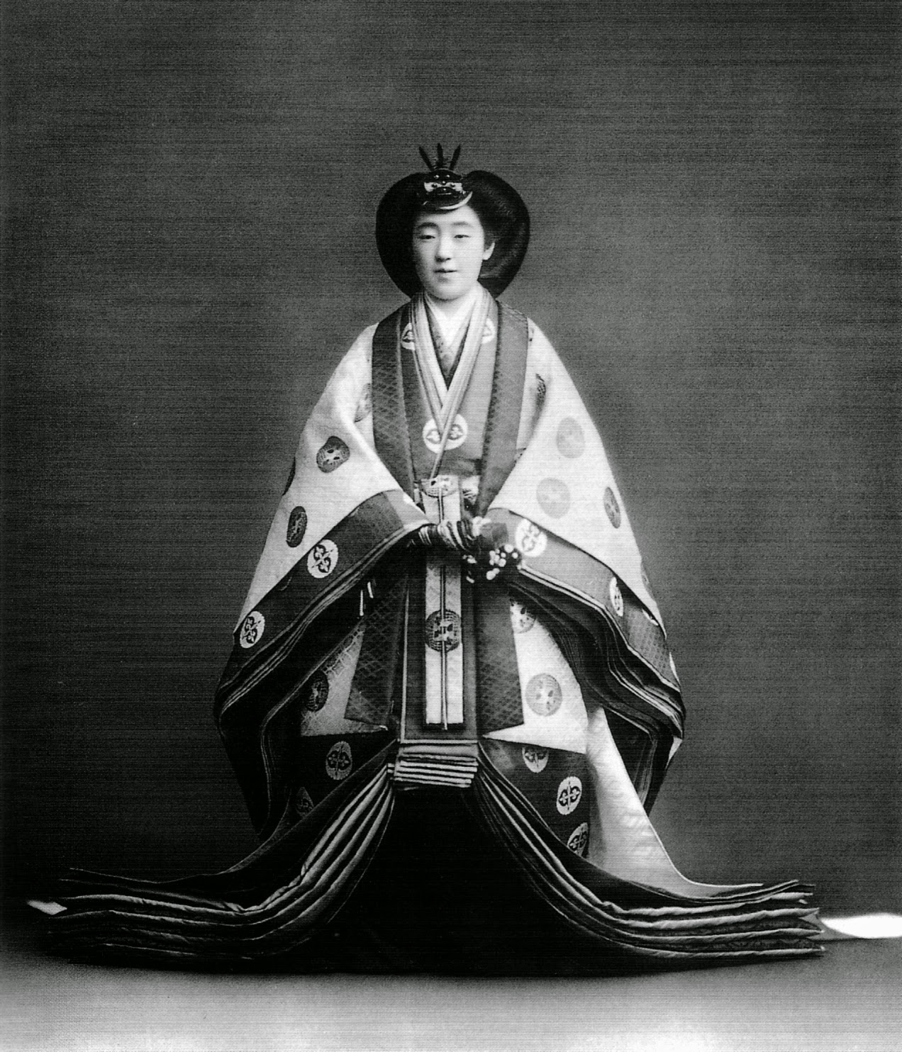 Empress_Nagako-1926.jpg