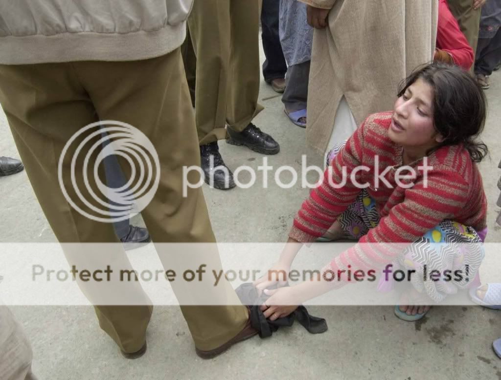 17-5-04-kashmiri-women-protest.jpg