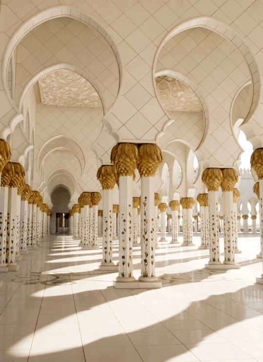 sheikh-zayed-grand-mosque-interior-foyer.jpg