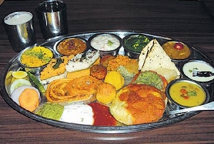 influences-on-madhya-pradesh-cuisine-371.jpeg
