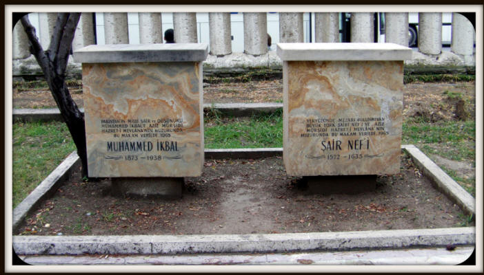 Allama_Iqbal%27s_Honorary_Grave_at_Rumi%27s_Tomb.JPG