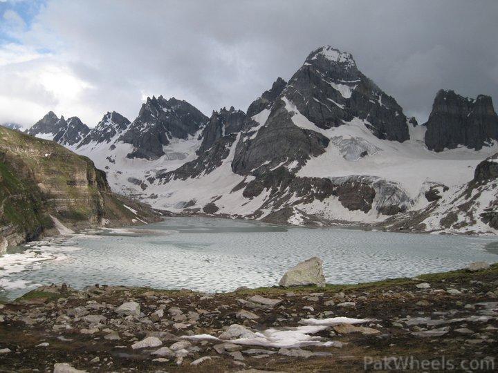 265827-Chitta-katha-Lake-expedition-neelum-valley-Azad-kashmir-264603-10150225789731588-734371587-7190693-5990708-n.jpg