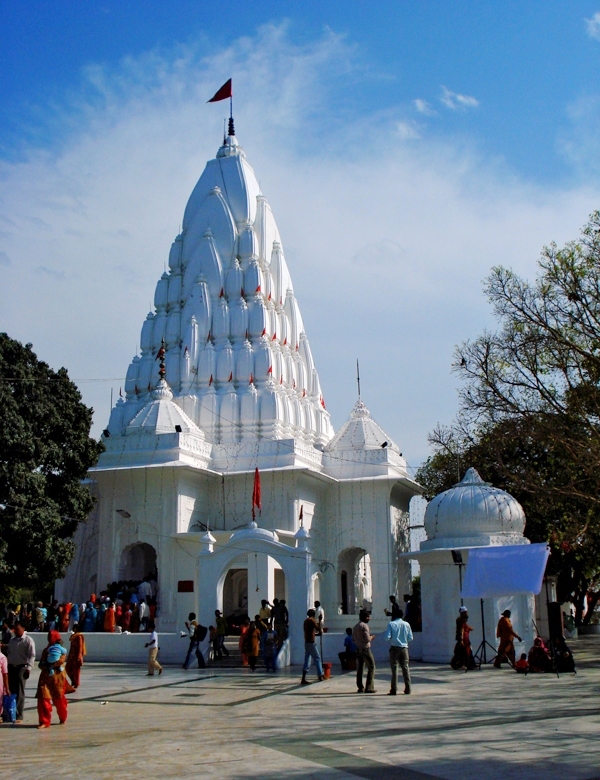 A_temple_in_Mansa_Devi_temple_complex,_Panchkula_near_Chandigarh.jpg