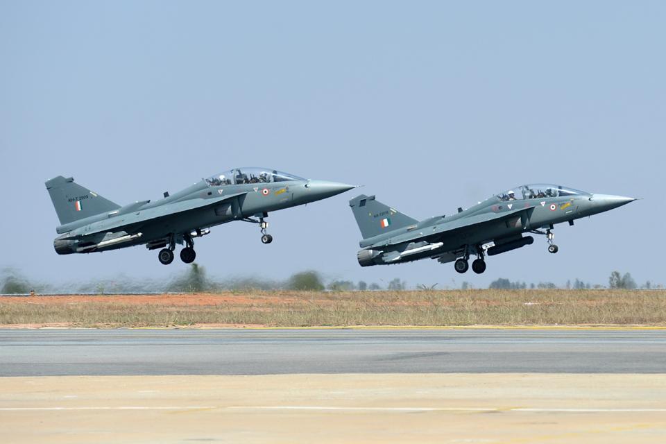 india-aviation-air-force_3bf8ee0a-f388-11e6-800c-c780129a337a.jpg