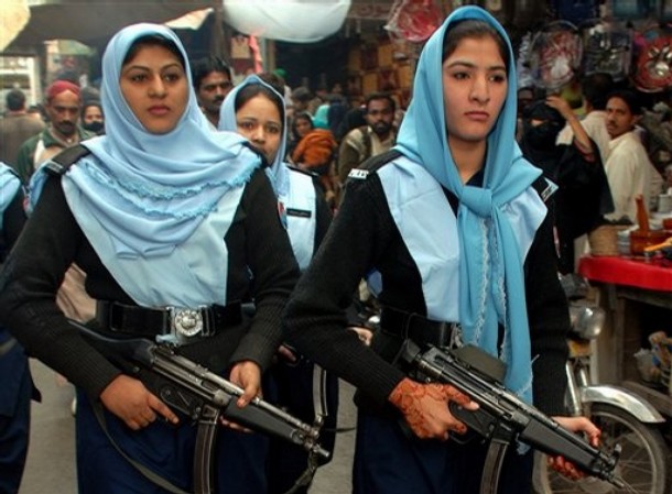 pakistani-women-police.jpg