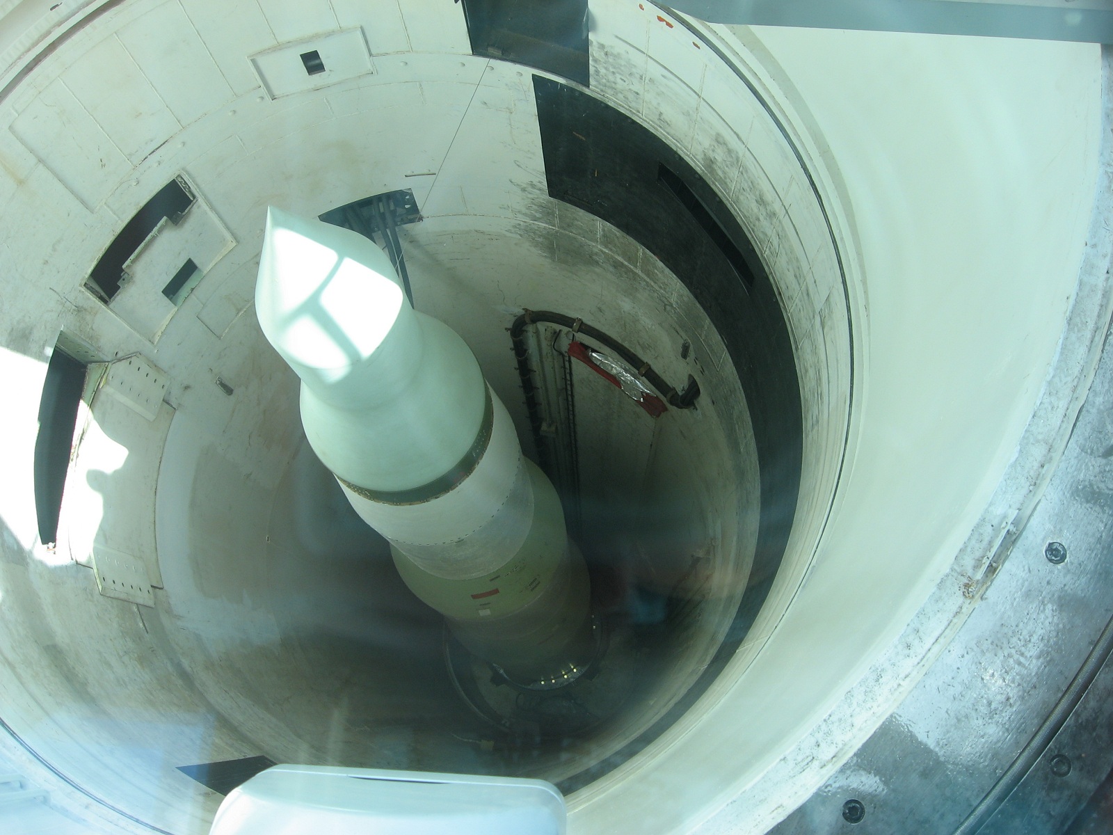 LGM-30-Minuteman-III-Missile.jpg