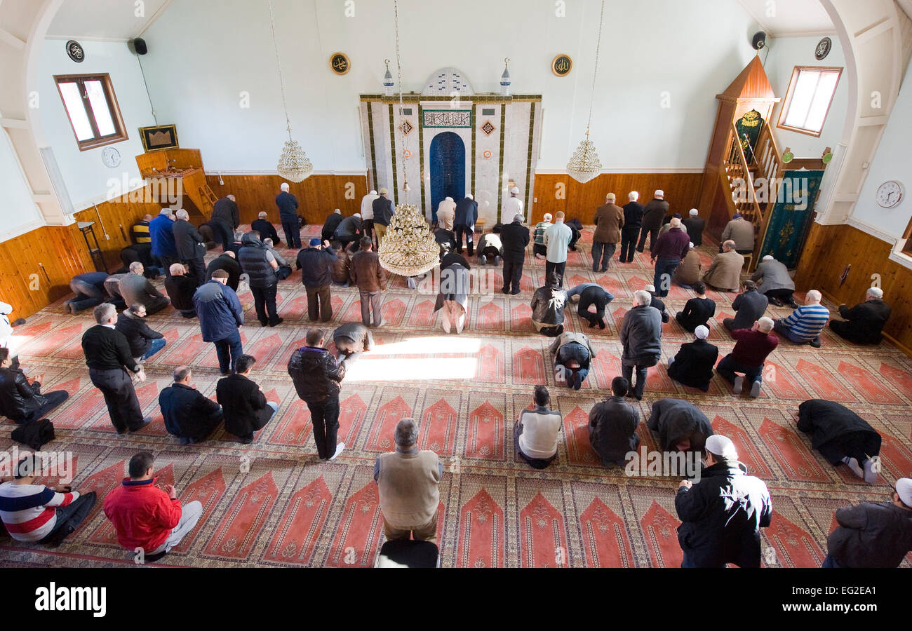 muslims-are-standing-and-bowing-during-the-friday-afternoon-prayer-EG2EA1.jpg