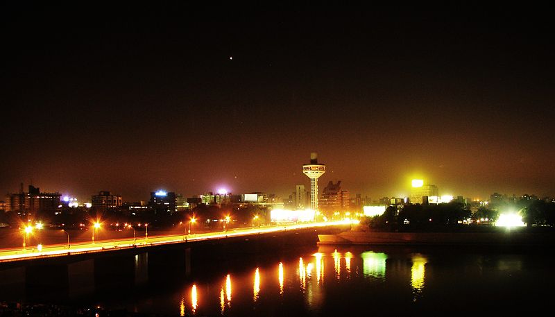 800px-Ahmedabad_riverfront.JPG