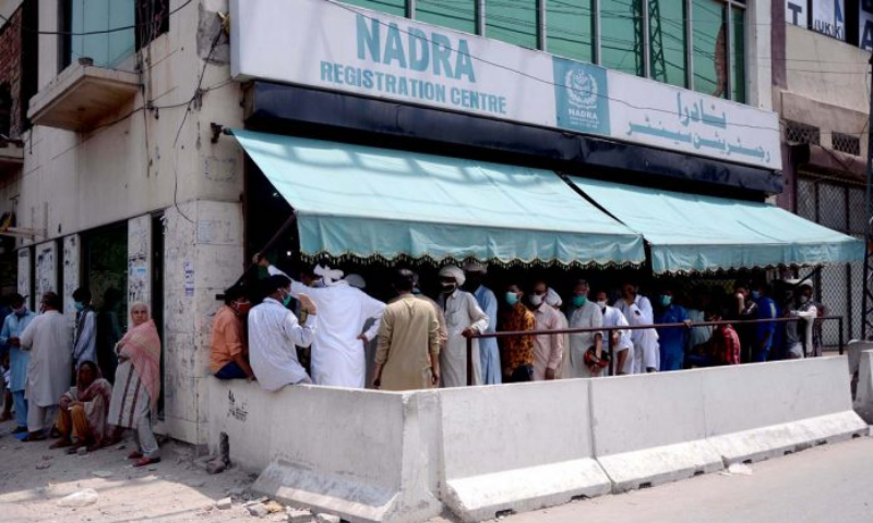 A large number of people stand outside a National Database and Registration Authority (Nadra) in Lahore. — APP/File