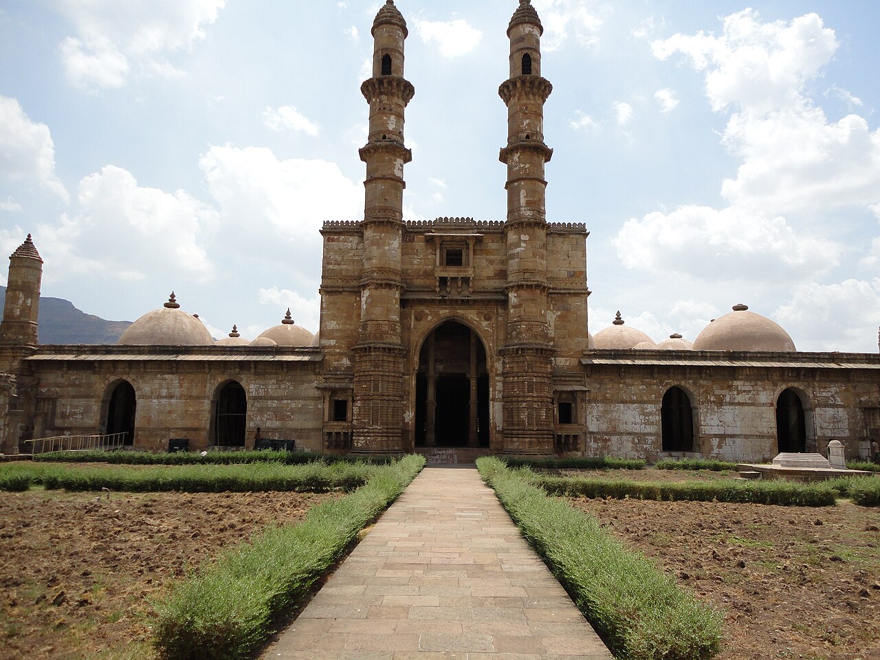 1280px-JAMI_MASJID.JPG
