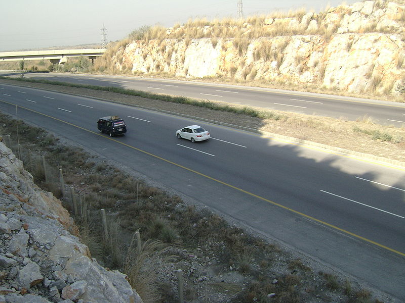 800px-Pakistani_motorway.jpg