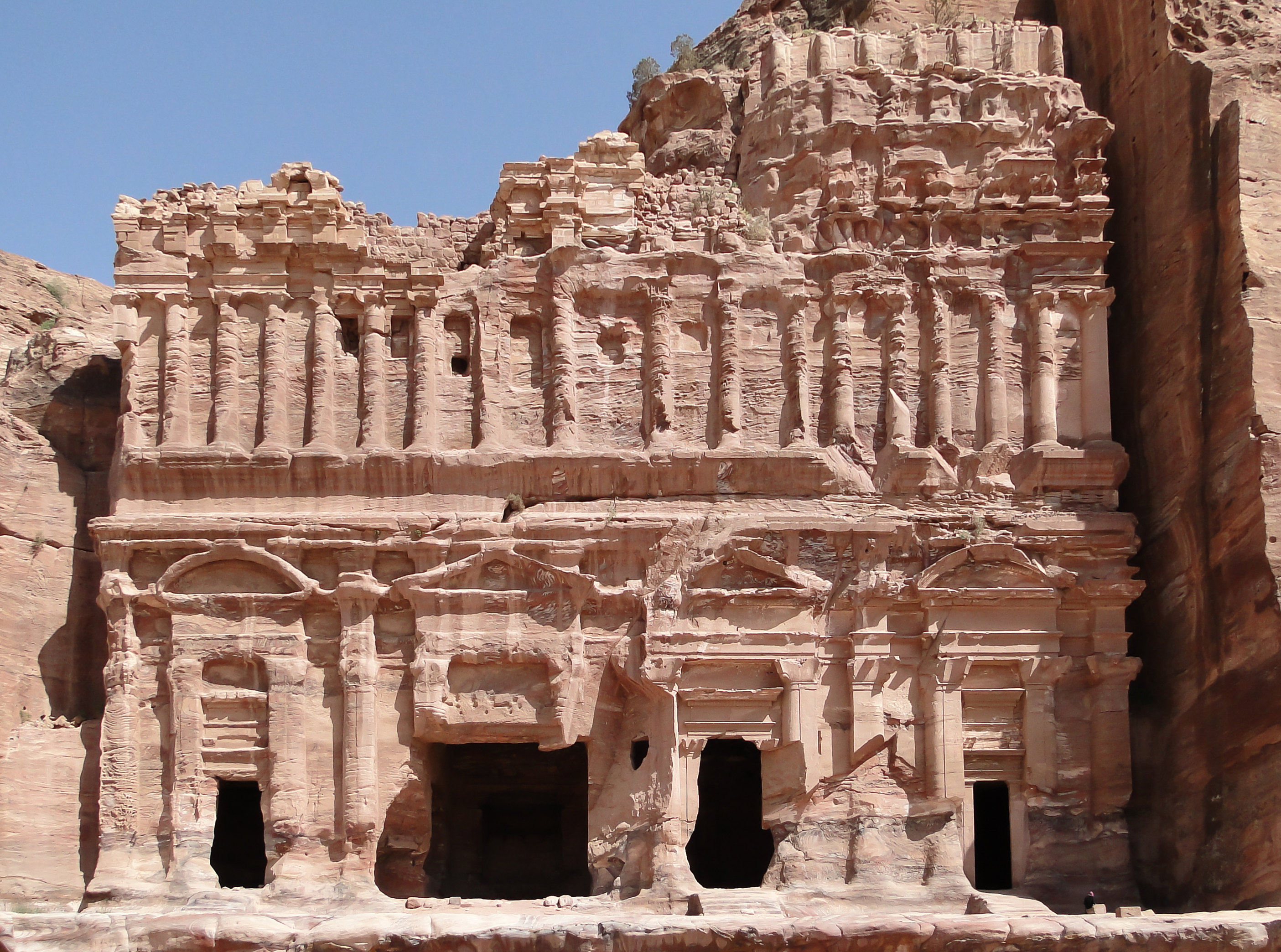 Palace_Tomb,_Petra.jpg