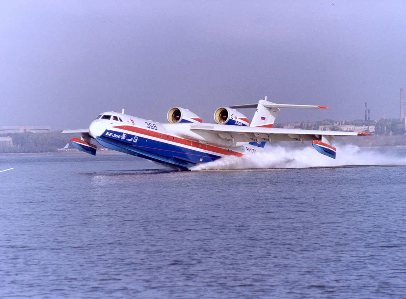 Be-200_01.jpg