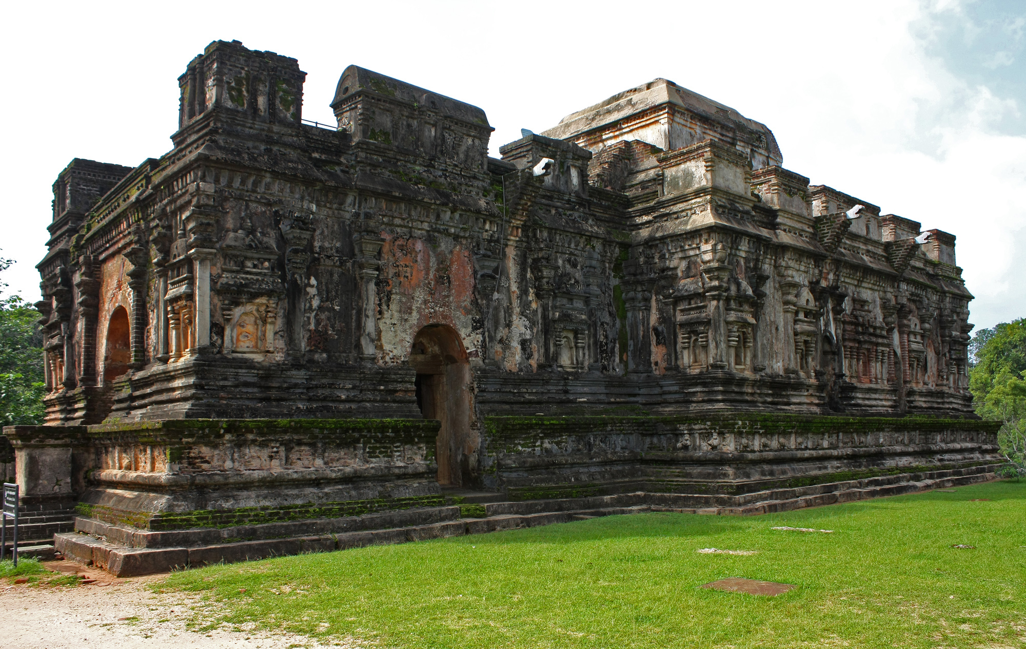 Thuparama_Polonnaruwa.JPG