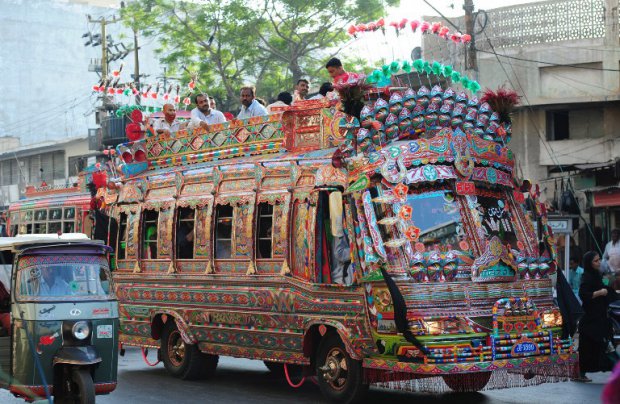 karachi-bus.jpg