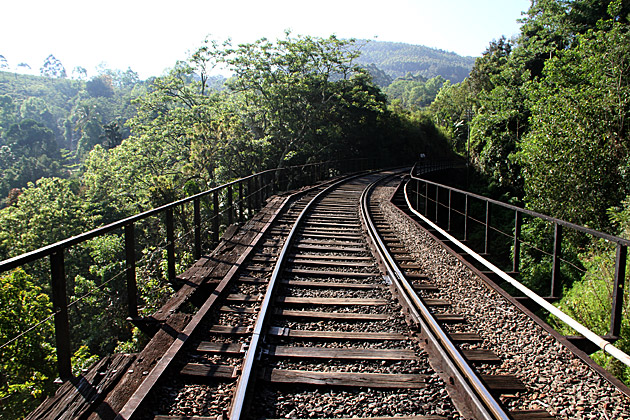 Train-Bridge-Sri-Lanka.jpg