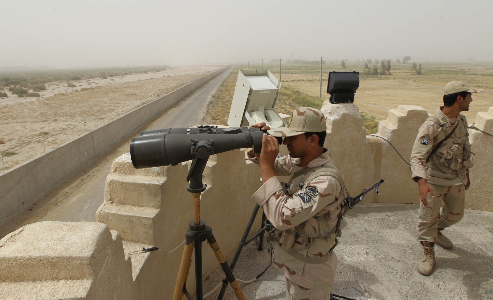 iranian-border-guard.jpg