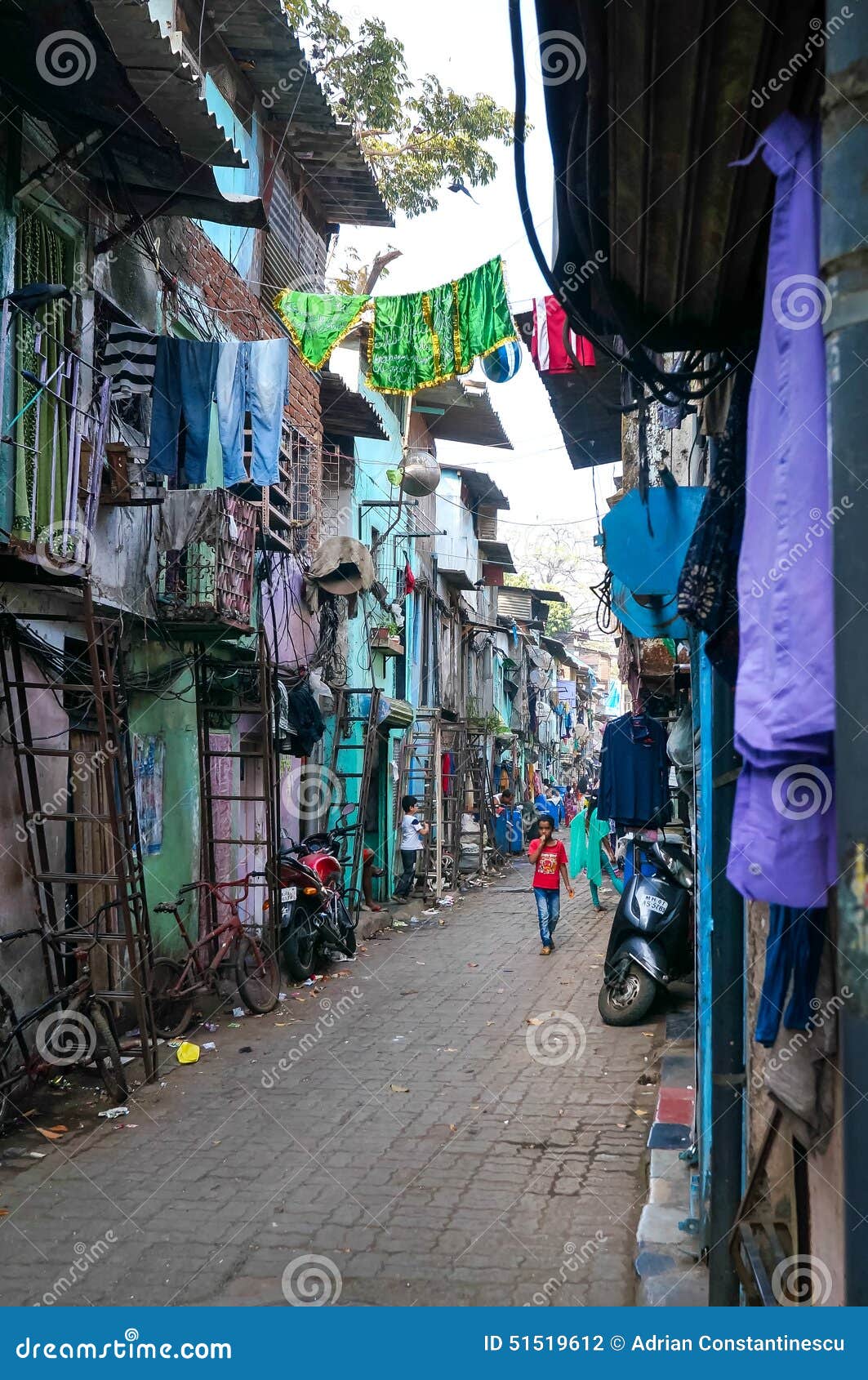 mumbai-slum-street-january-51519612.jpg