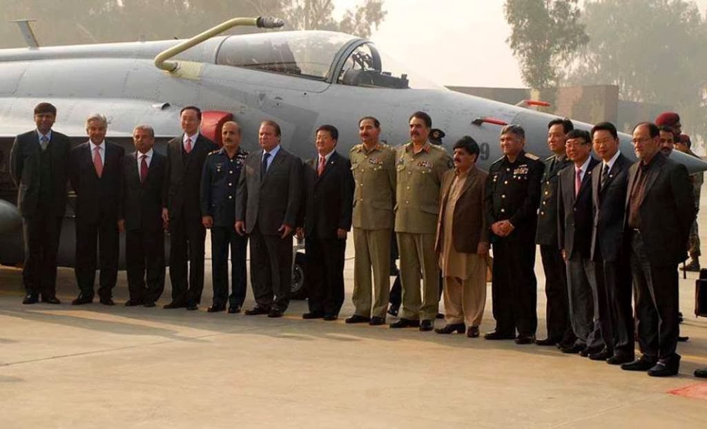 JF-17+Thunder+Fighter+Jets+Fitted+with+Fixed+In-Flight+Refuelling+(IFR)+Probe+pakistan+air+force+paf+il-78+tanker+blcok+I+II+III+IV(1).jpg