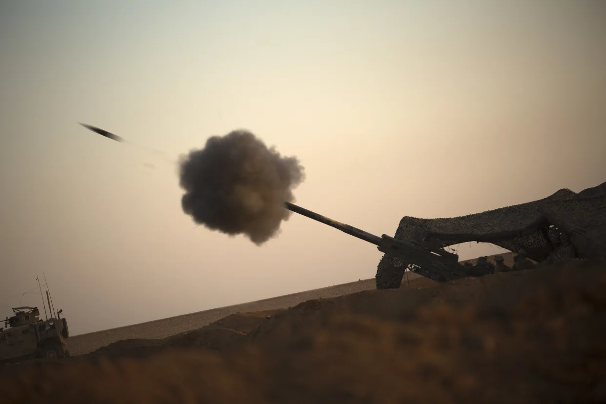 U.S. Marines fire an M777-A2 Howitzer in northern Syria, May 15, 2017. (Matthew Callahan/U.S. Marine Corps via The New York Times)