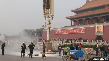 _56761430_tiananmenburning.jpg