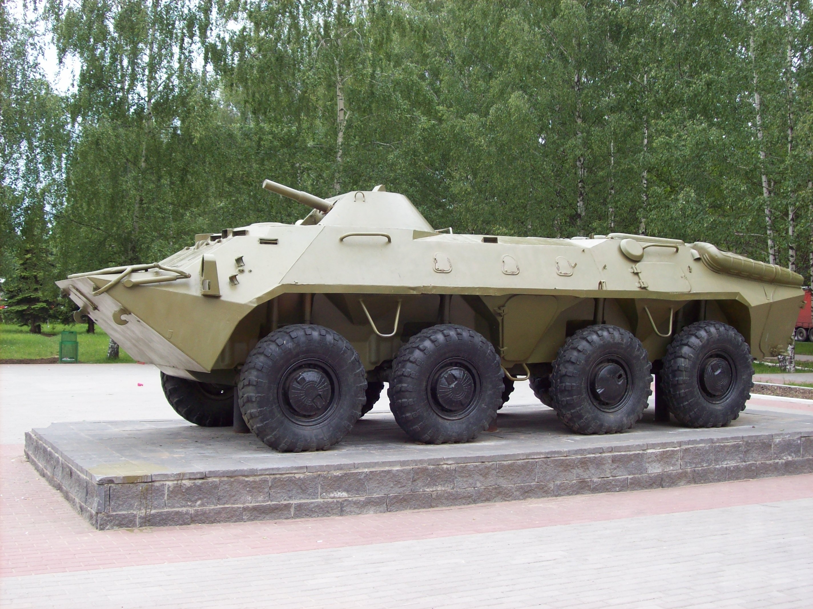 BTR70_002.jpg