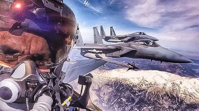 resized_c43bd-94cd38d5pilotselfie.jpg