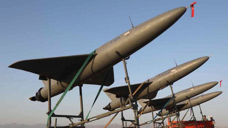 Hier sollen iranische Drohnen als Teil eines Militärmanövers in dem Land zu sehen sein