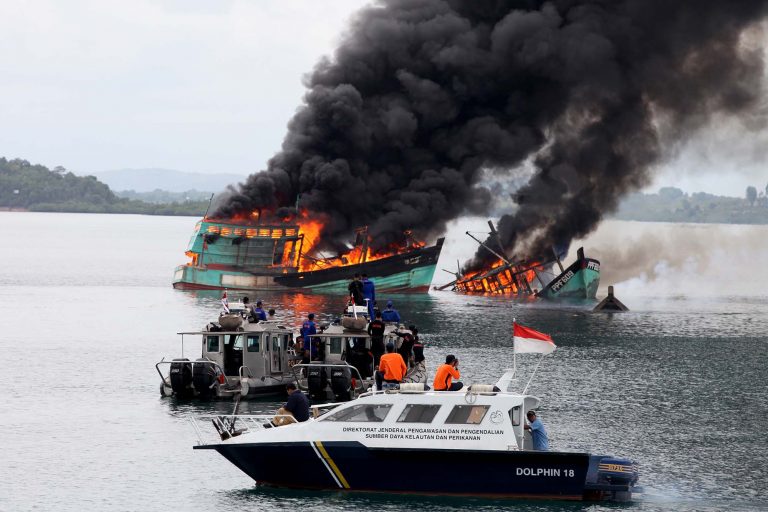 boat-explode-sink-768x512.jpg