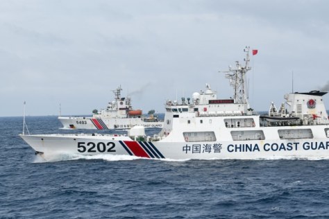 kapal-coast-guard-china-membayangi-kri-usman-harun-359-saat-melaksanakan-patroli-di-zee-indonesia-utara-pulau-natuna-2.jpg