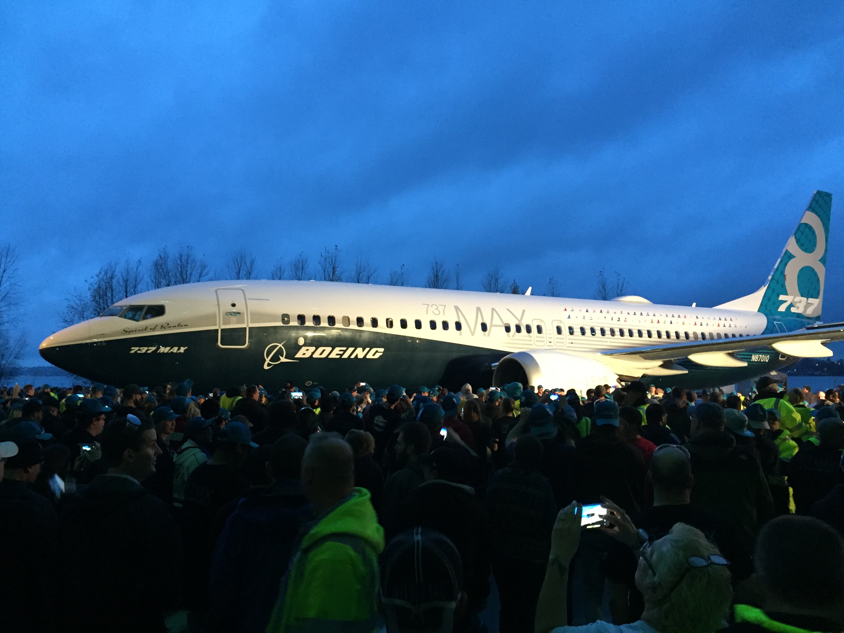 Boeing_737_MAX_(23514088802).jpg