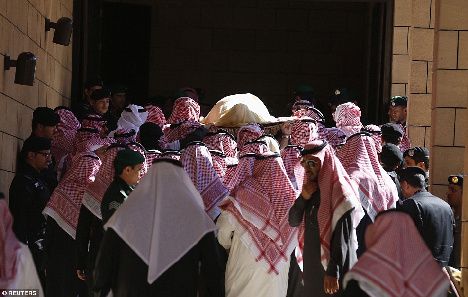 24FA0D3C00000578-2922592-The_body_of_King_Abdullah_was_carried_into_the_mosque_as_his_fun-a-54_1422026323409.jpg