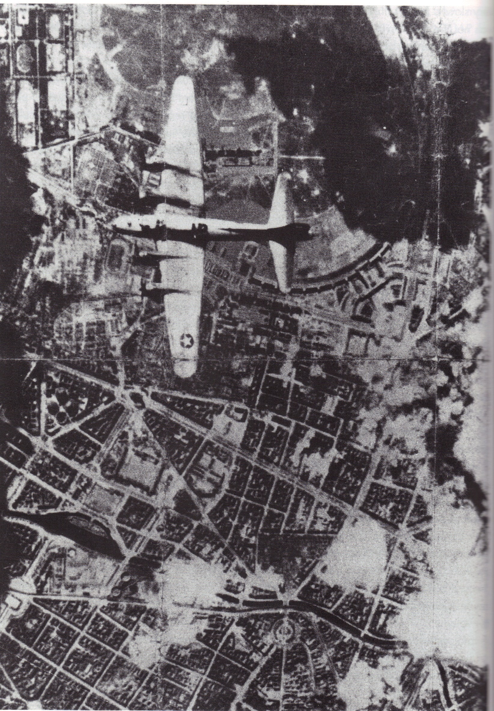 b-17-over-berlin-1945.jpg