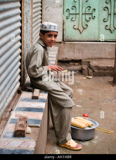 boy-selling-corn-peshawar-pakistan-ah1h8r.jpg