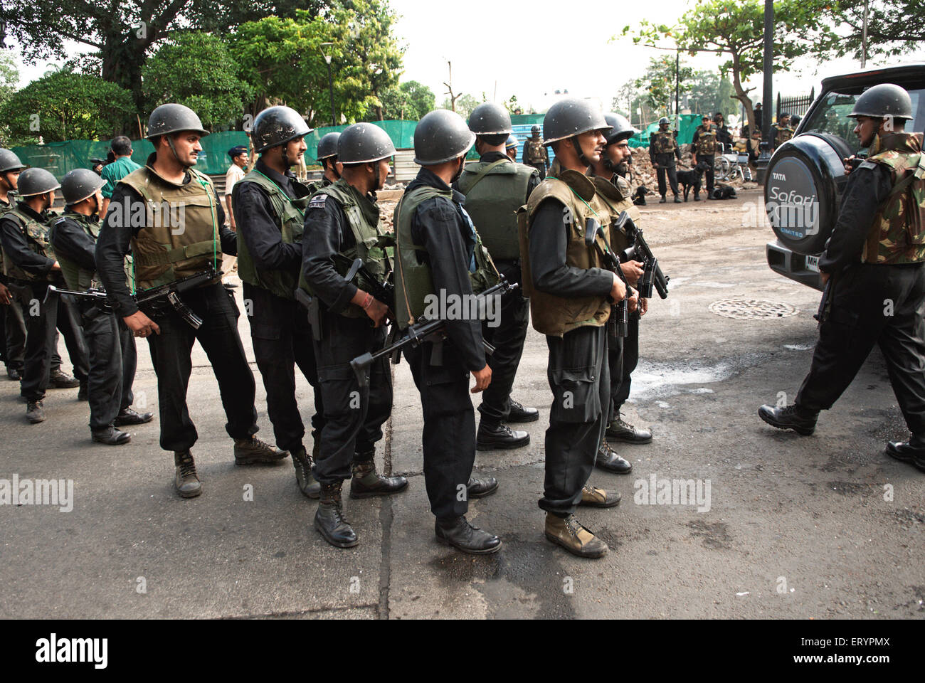 national-security-guard-nsg-commandos-with-gun-after-terrorist-attack-ERYPMX.jpg