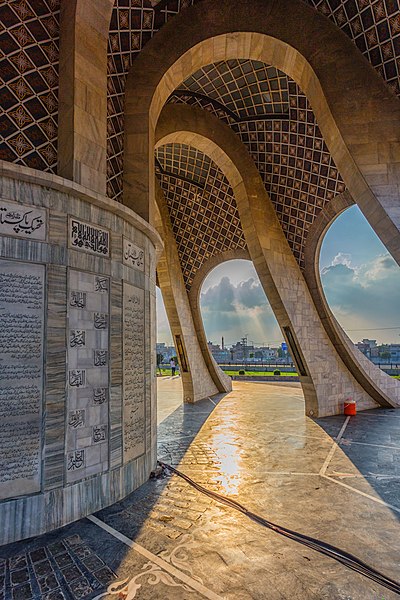 400px-Inside_View_of_Minar-e-Pakistan_-_2.jpg