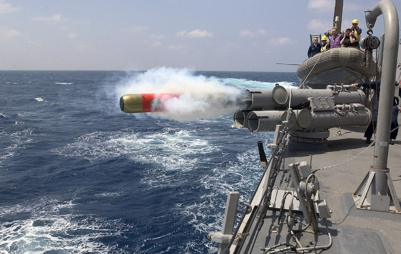 1280px-MK46_torpedo_launch.jpg