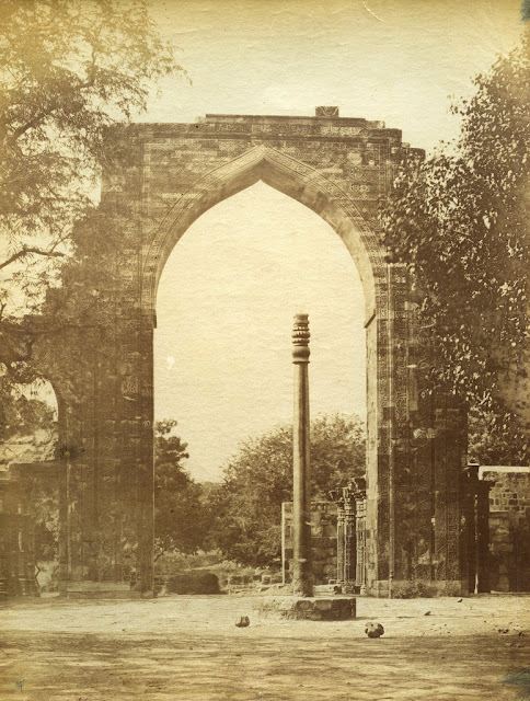 Arch+%2526+Iron+Pillar+near+Qutub+Minar%252C+Delhi%252C+1850s.jpg