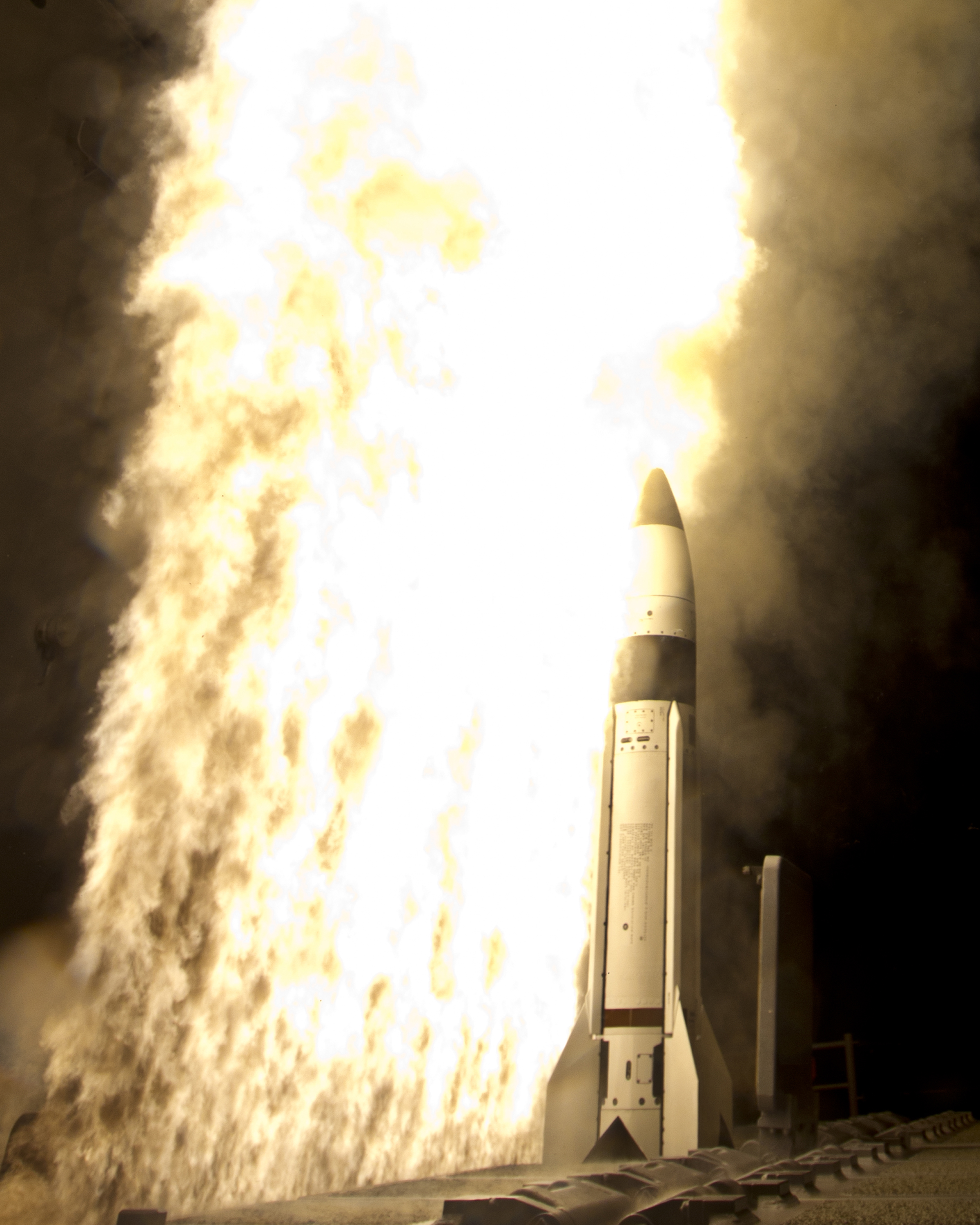 Flickr_-_Official_U.S._Navy_Imagery_-_A_Standard_Missile-3_Block_1B_interceptor_is_launched_from_USS_Lake_Erie..jpg