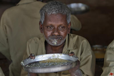 india-beggars-home-2010-8-21-7-40-56.jpg