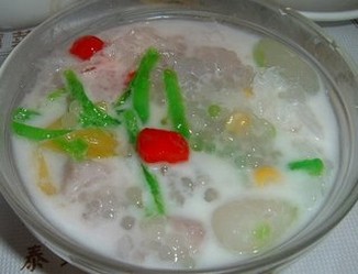 image+of+Thai+Mix+Dessert+with+coconut+milk.jpg