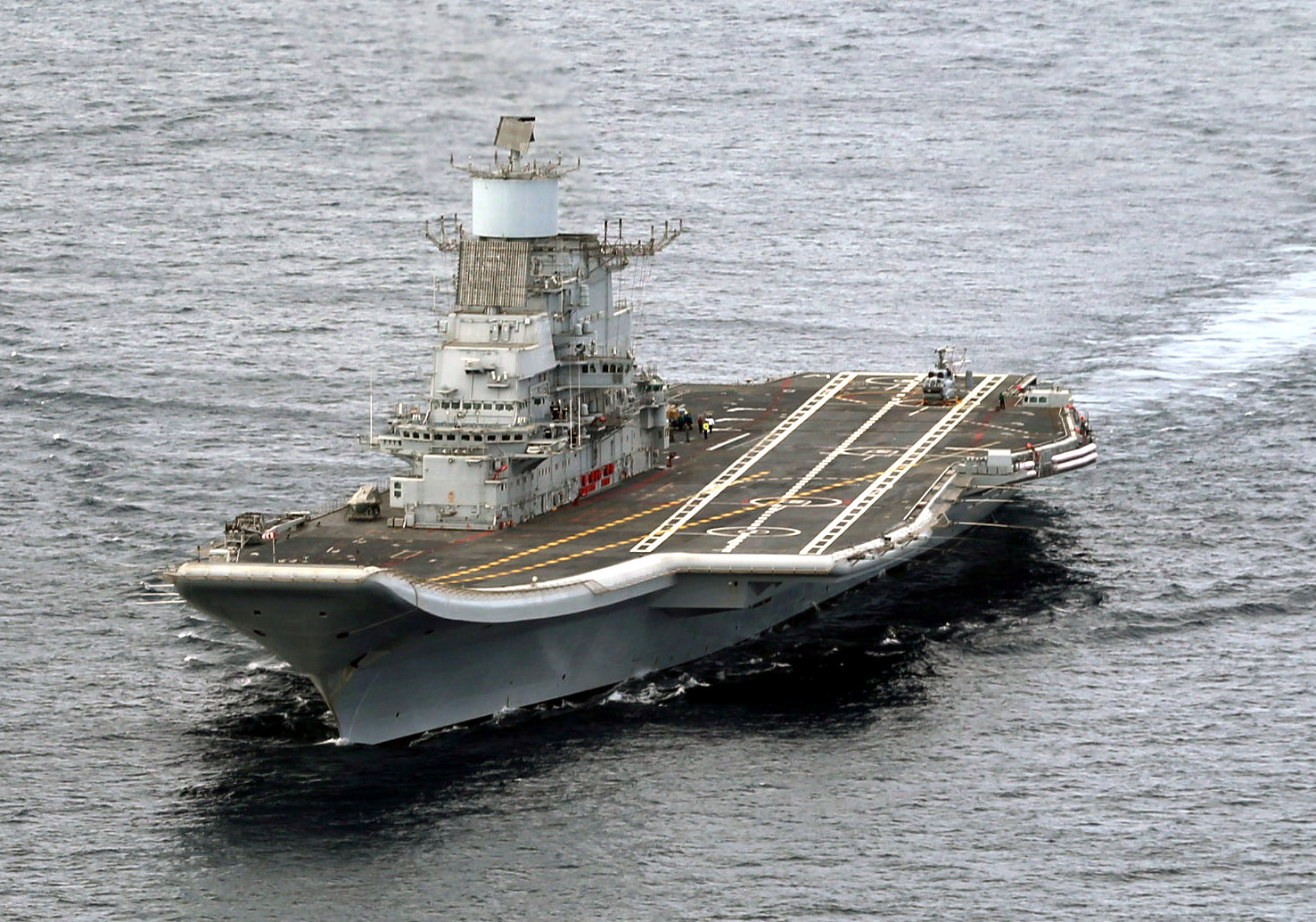 INS_Vikramaditya_(R33)_close_shot.jpg