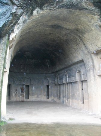 bedse-caves.jpg