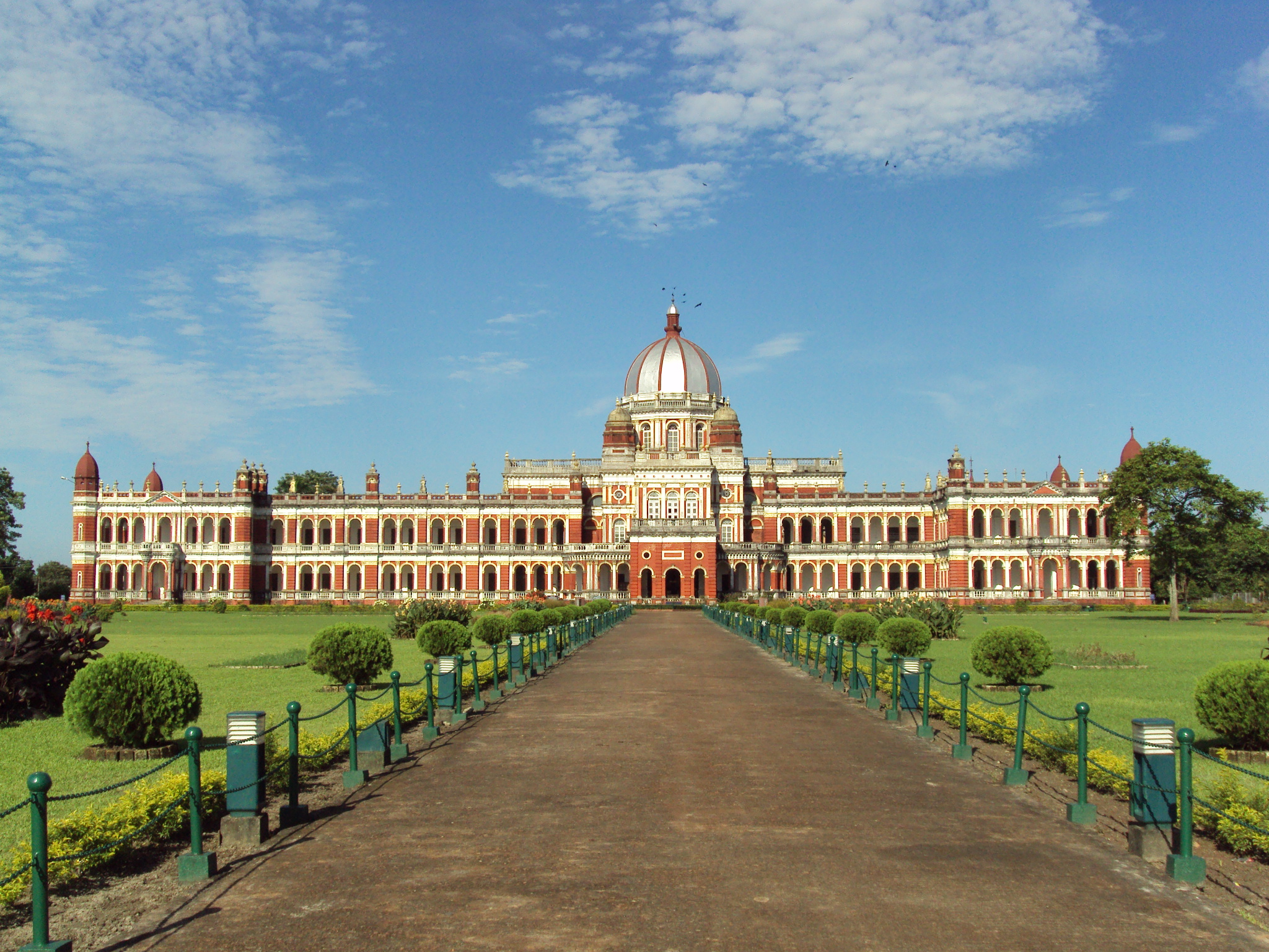 Cooch_Behar_Palace_in_Cooch_Behar.JPG