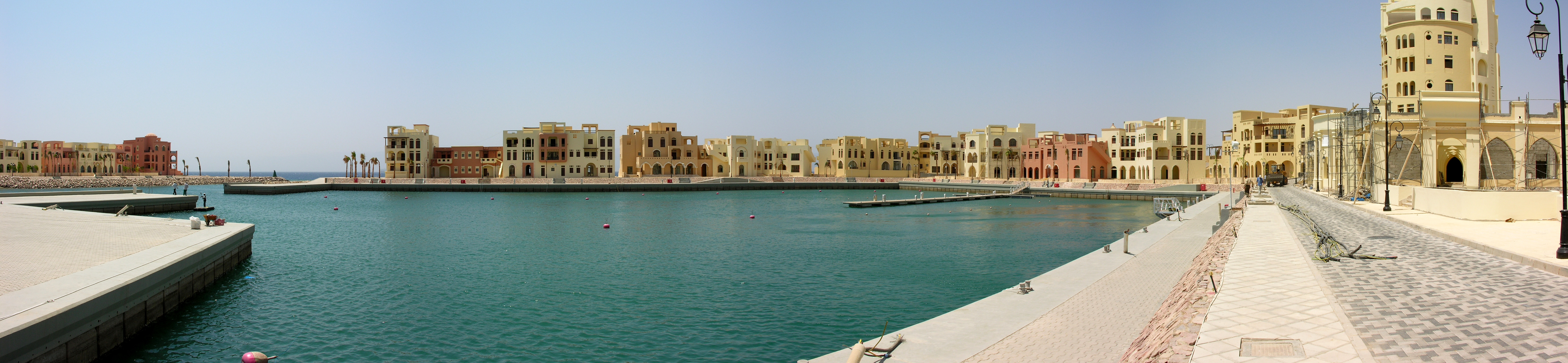 2005-08-17_Marina_City%2C_Aqaba%2C_Jordanien_02.jpg