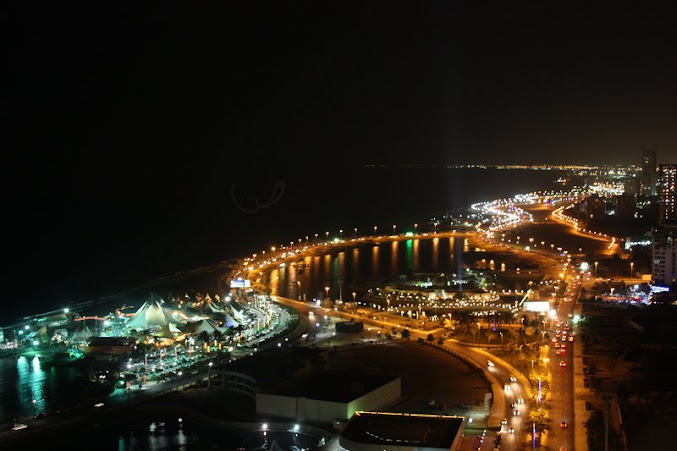 Jeddah_at_Night_by_CoffeeBubble.jpg